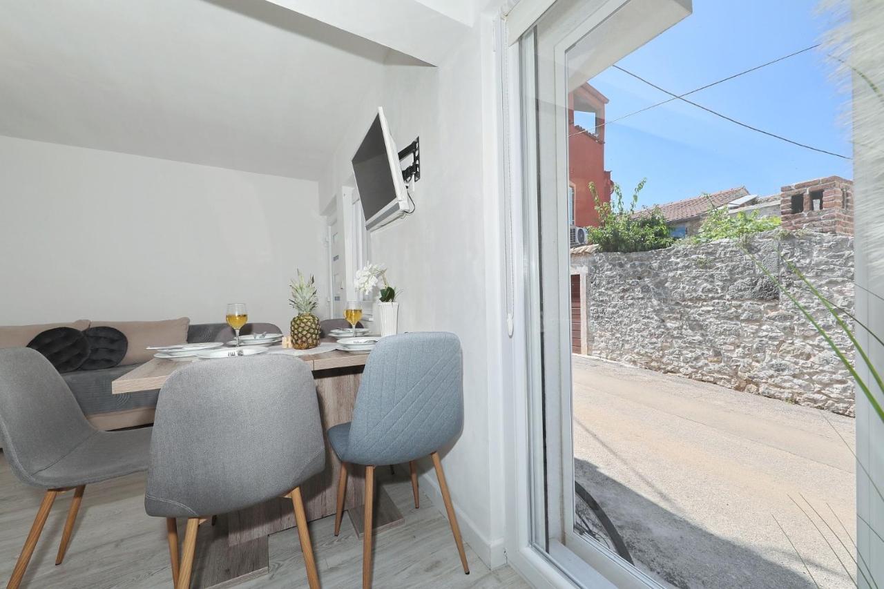 Holiday Home Maria One Minute From -Beach Zara Esterno foto