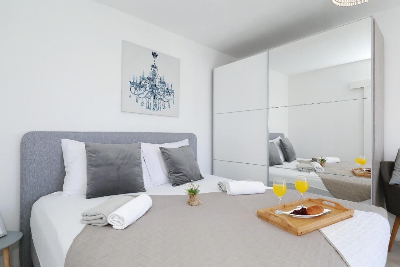 Holiday Home Maria One Minute From -Beach Zara Esterno foto